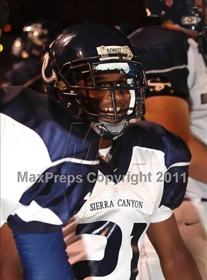 Thumbnail 3 in Village Christian vs. Sierra Canyon photogallery.