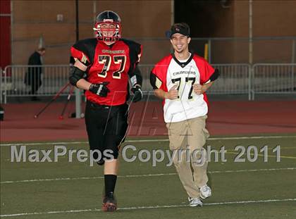 Thumbnail 2 in Village Christian vs. Sierra Canyon photogallery.