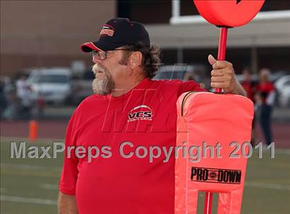 Thumbnail 3 in Village Christian vs. Sierra Canyon photogallery.