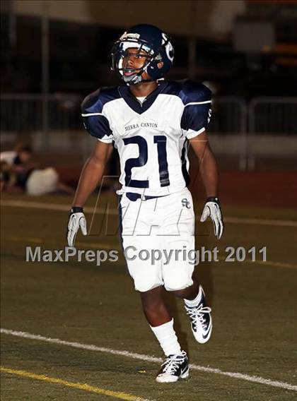 Thumbnail 3 in Village Christian vs. Sierra Canyon photogallery.