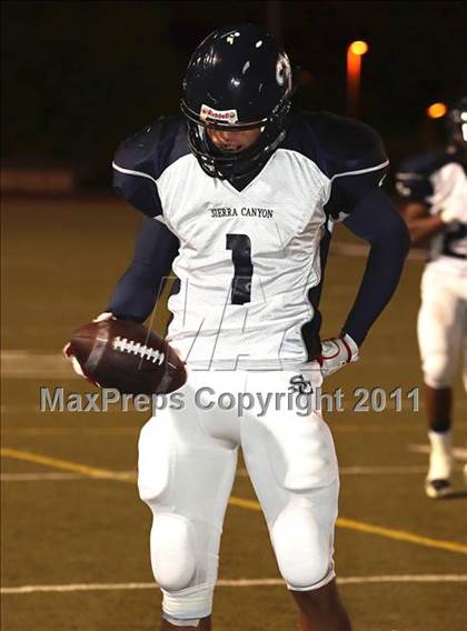 Thumbnail 3 in Village Christian vs. Sierra Canyon photogallery.