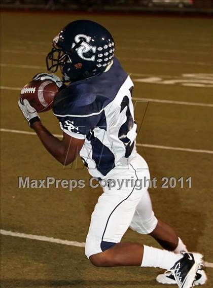 Thumbnail 3 in Village Christian vs. Sierra Canyon photogallery.