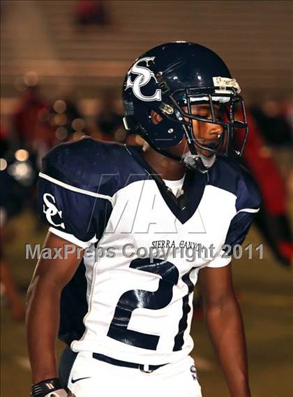 Thumbnail 2 in Village Christian vs. Sierra Canyon photogallery.