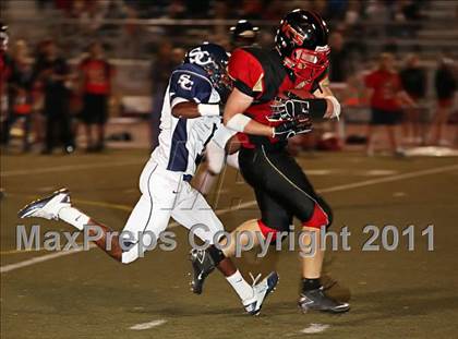 Thumbnail 2 in Village Christian vs. Sierra Canyon photogallery.