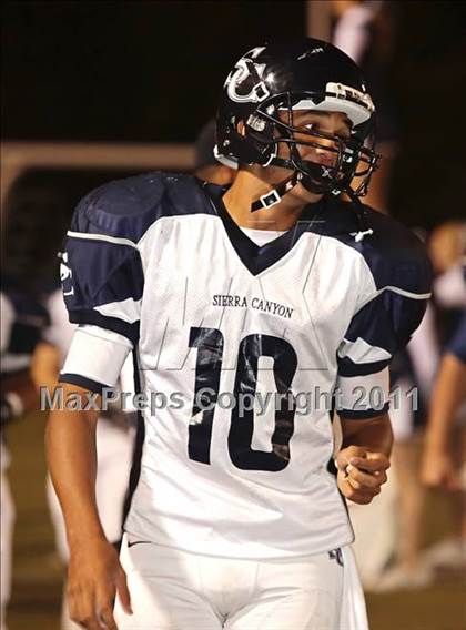 Thumbnail 3 in Village Christian vs. Sierra Canyon photogallery.
