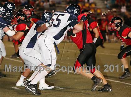 Thumbnail 3 in Village Christian vs. Sierra Canyon photogallery.