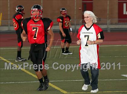 Thumbnail 2 in Village Christian vs. Sierra Canyon photogallery.