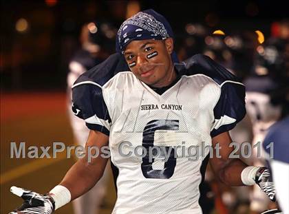 Thumbnail 2 in Village Christian vs. Sierra Canyon photogallery.