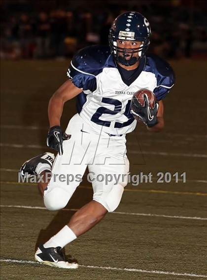 Thumbnail 2 in Village Christian vs. Sierra Canyon photogallery.