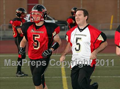 Thumbnail 3 in Village Christian vs. Sierra Canyon photogallery.