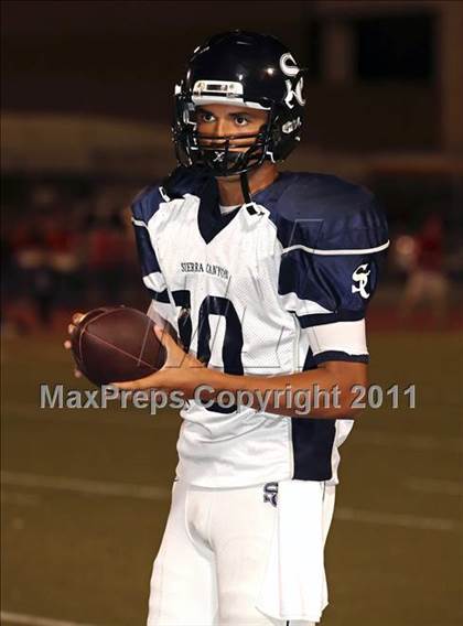 Thumbnail 2 in Village Christian vs. Sierra Canyon photogallery.