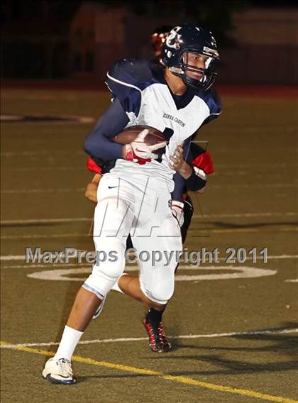 Thumbnail 2 in Village Christian vs. Sierra Canyon photogallery.