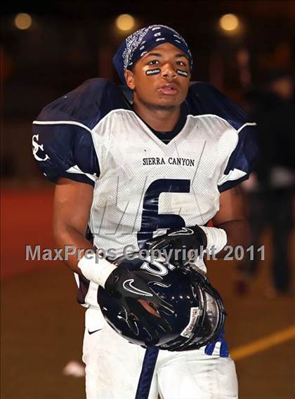 Thumbnail 3 in Village Christian vs. Sierra Canyon photogallery.