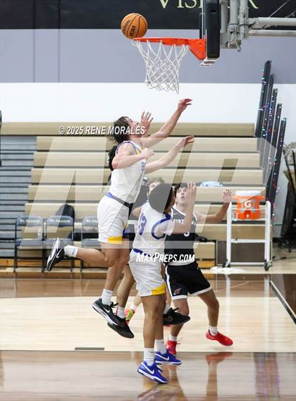 Thumbnail 1 in Shalhevet vs Bakersfield Christian photogallery.