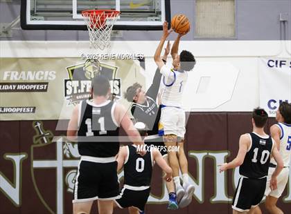 Thumbnail 2 in Shalhevet vs Bakersfield Christian photogallery.