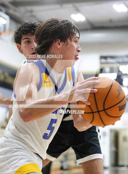 Thumbnail 3 in Shalhevet vs Bakersfield Christian photogallery.