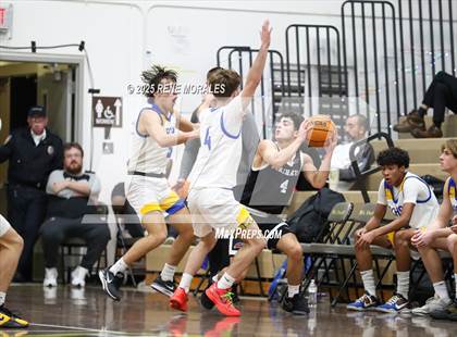 Thumbnail 3 in Shalhevet vs Bakersfield Christian photogallery.