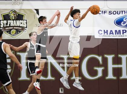 Thumbnail 2 in Shalhevet vs Bakersfield Christian photogallery.