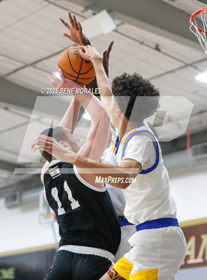 Thumbnail 3 in Shalhevet vs Bakersfield Christian photogallery.