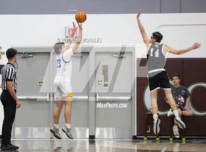Thumbnail 1 in Shalhevet vs Bakersfield Christian photogallery.