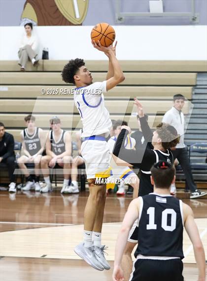Thumbnail 3 in Shalhevet vs Bakersfield Christian photogallery.