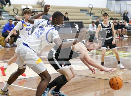 Thumbnail 1 in Shalhevet vs Bakersfield Christian photogallery.