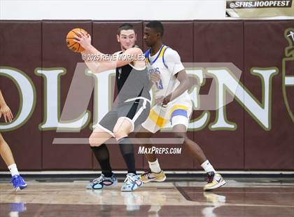 Thumbnail 1 in Shalhevet vs Bakersfield Christian photogallery.