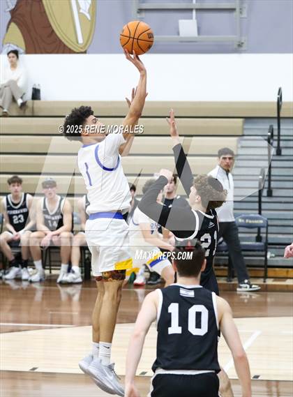 Thumbnail 1 in Shalhevet vs Bakersfield Christian photogallery.