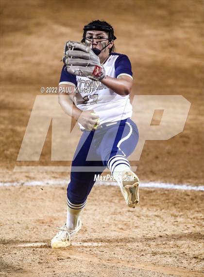 Thumbnail 3 in O'Connor vs. Lake Ridge (6A UIL State Championship) photogallery.