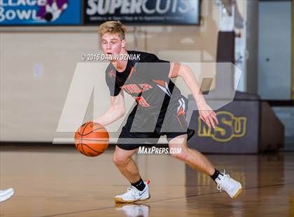 Thumbnail 1 in Hirschi vs. Petrolia (Fantasy of Lights) photogallery.