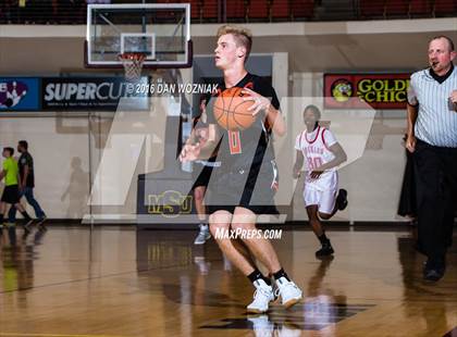 Thumbnail 1 in Hirschi vs. Petrolia (Fantasy of Lights) photogallery.