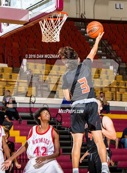 Thumbnail 2 in Hirschi vs. Petrolia (Fantasy of Lights) photogallery.