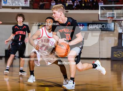 Thumbnail 3 in Hirschi vs. Petrolia (Fantasy of Lights) photogallery.