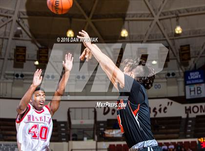 Thumbnail 1 in Hirschi vs. Petrolia (Fantasy of Lights) photogallery.