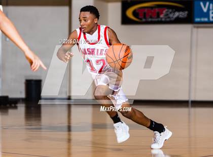 Thumbnail 3 in Hirschi vs. Petrolia (Fantasy of Lights) photogallery.