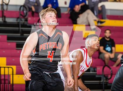 Thumbnail 2 in Hirschi vs. Petrolia (Fantasy of Lights) photogallery.