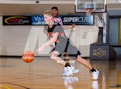 Thumbnail 2 in Hirschi vs. Petrolia (Fantasy of Lights) photogallery.