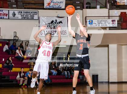 Thumbnail 2 in Hirschi vs. Petrolia (Fantasy of Lights) photogallery.