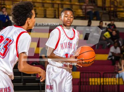 Thumbnail 1 in Hirschi vs. Petrolia (Fantasy of Lights) photogallery.
