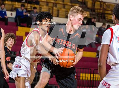 Thumbnail 3 in Hirschi vs. Petrolia (Fantasy of Lights) photogallery.