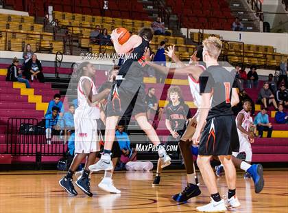 Thumbnail 2 in Hirschi vs. Petrolia (Fantasy of Lights) photogallery.