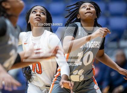 Thumbnail 1 in Mundy's Mill vs. Northside (Oscar Wimberly Christmas Classic @ Lamar County HS) photogallery.