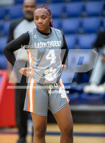 Thumbnail 1 in Mundy's Mill vs. Northside (Oscar Wimberly Christmas Classic @ Lamar County HS) photogallery.