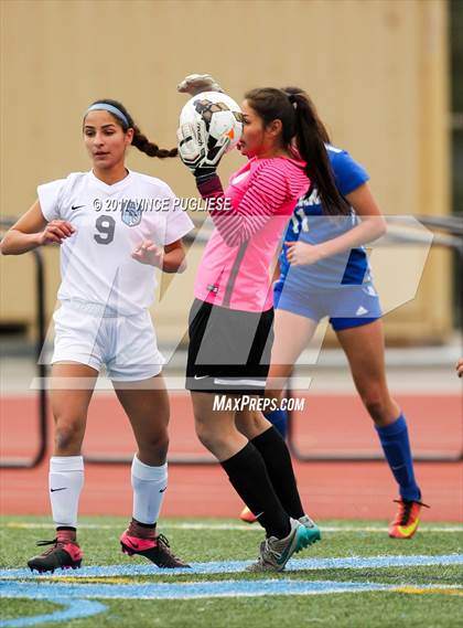 Thumbnail 2 in Burbank @ Crescenta Valley photogallery.