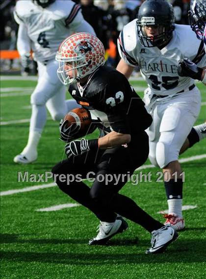 Thumbnail 3 in Chagrin Falls vs. Bishop Hartley (OHSAA D4 Final) photogallery.