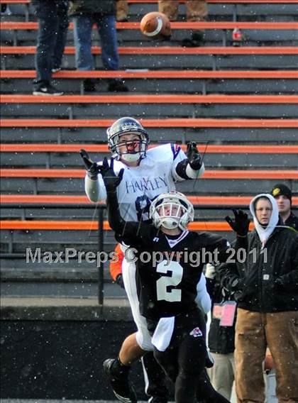 Thumbnail 3 in Chagrin Falls vs. Bishop Hartley (OHSAA D4 Final) photogallery.