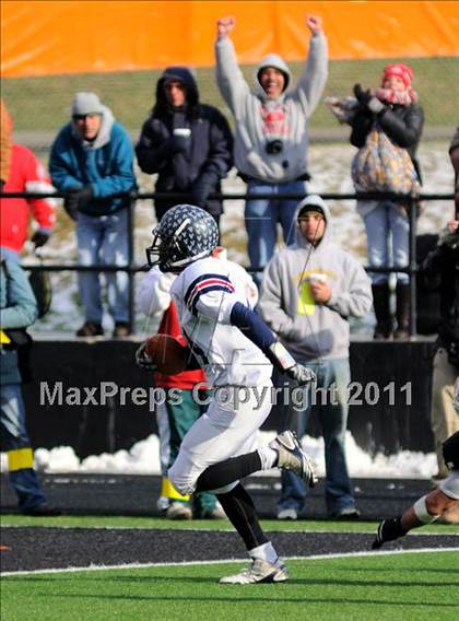 Thumbnail 1 in Chagrin Falls vs. Bishop Hartley (OHSAA D4 Final) photogallery.
