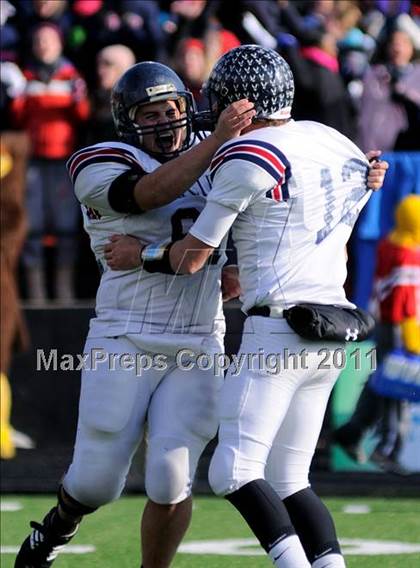 Thumbnail 2 in Chagrin Falls vs. Bishop Hartley (OHSAA D4 Final) photogallery.