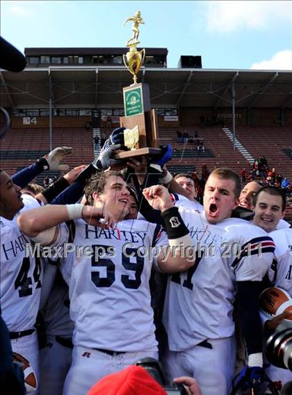 Thumbnail 2 in Chagrin Falls vs. Bishop Hartley (OHSAA D4 Final) photogallery.