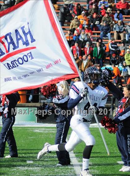 Thumbnail 2 in Chagrin Falls vs. Bishop Hartley (OHSAA D4 Final) photogallery.